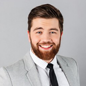 portrait-confident-businessman-dressed-suit_171337-133 copy